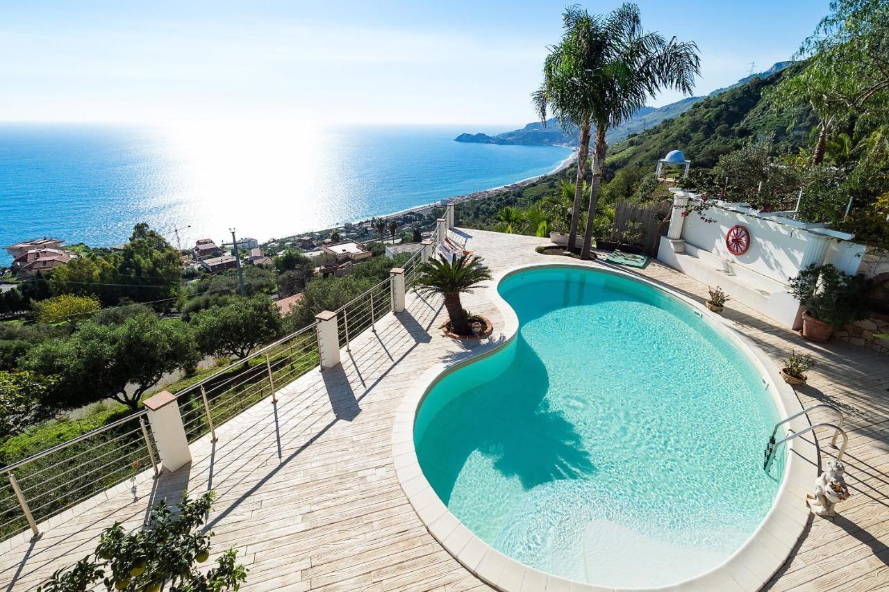 Villa Luce Letojanni Exterior foto