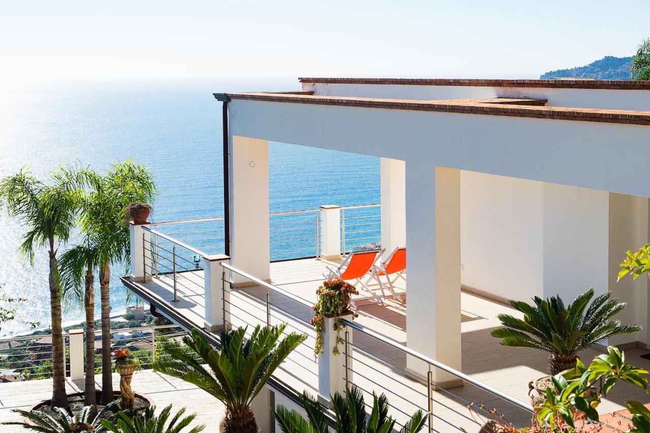 Villa Luce Letojanni Exterior foto