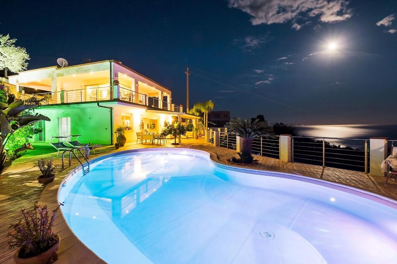 Villa Luce Letojanni Exterior foto