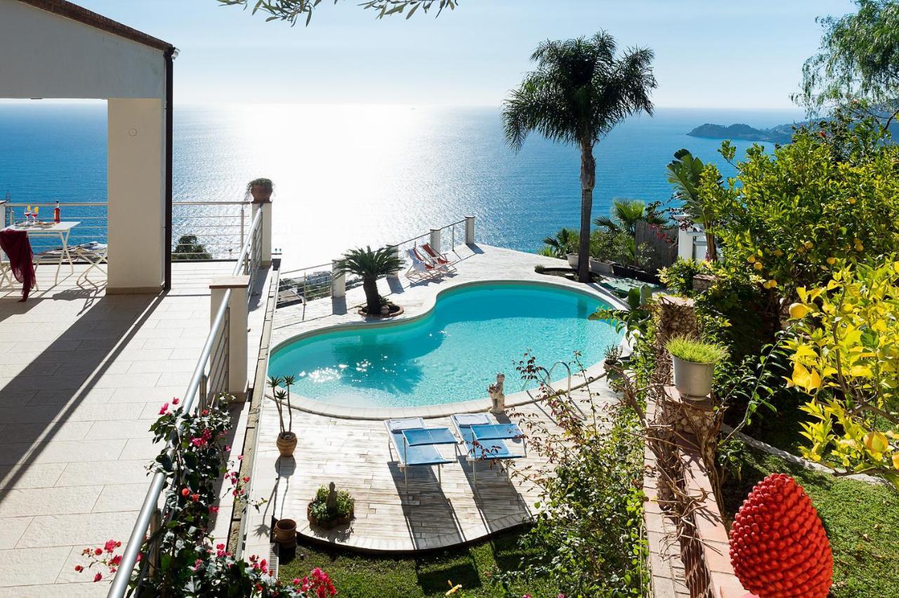 Villa Luce Letojanni Exterior foto